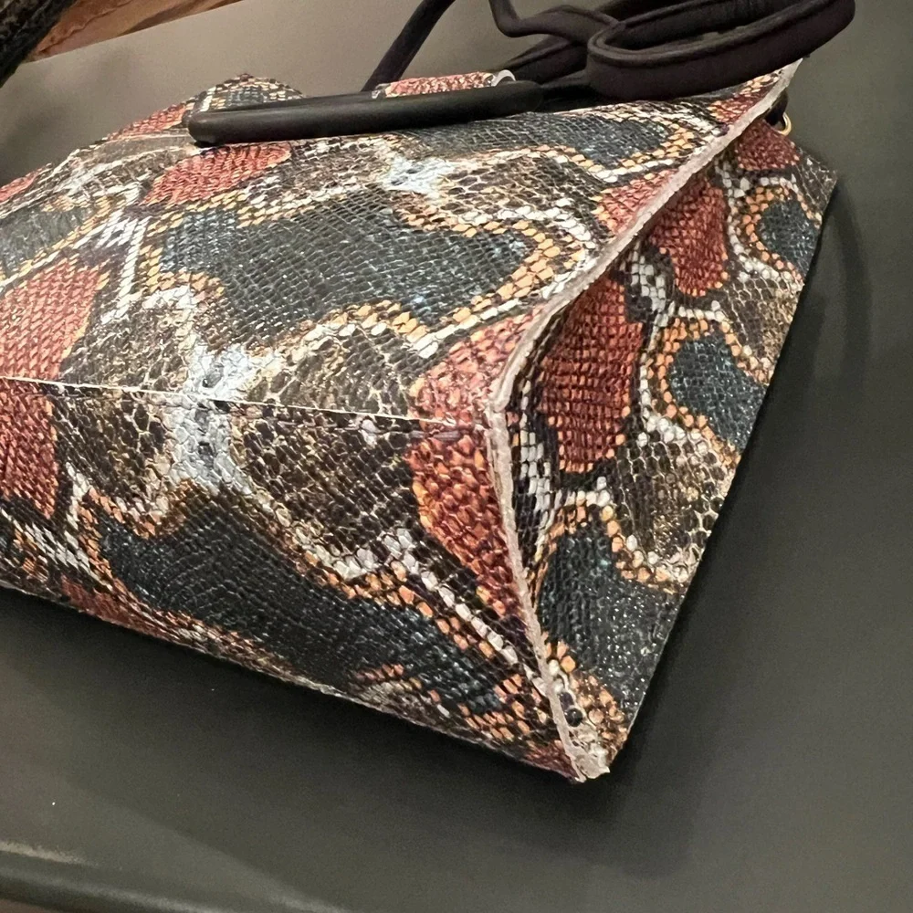CERI HOOVER SIMONE PURSE- CARIOCA